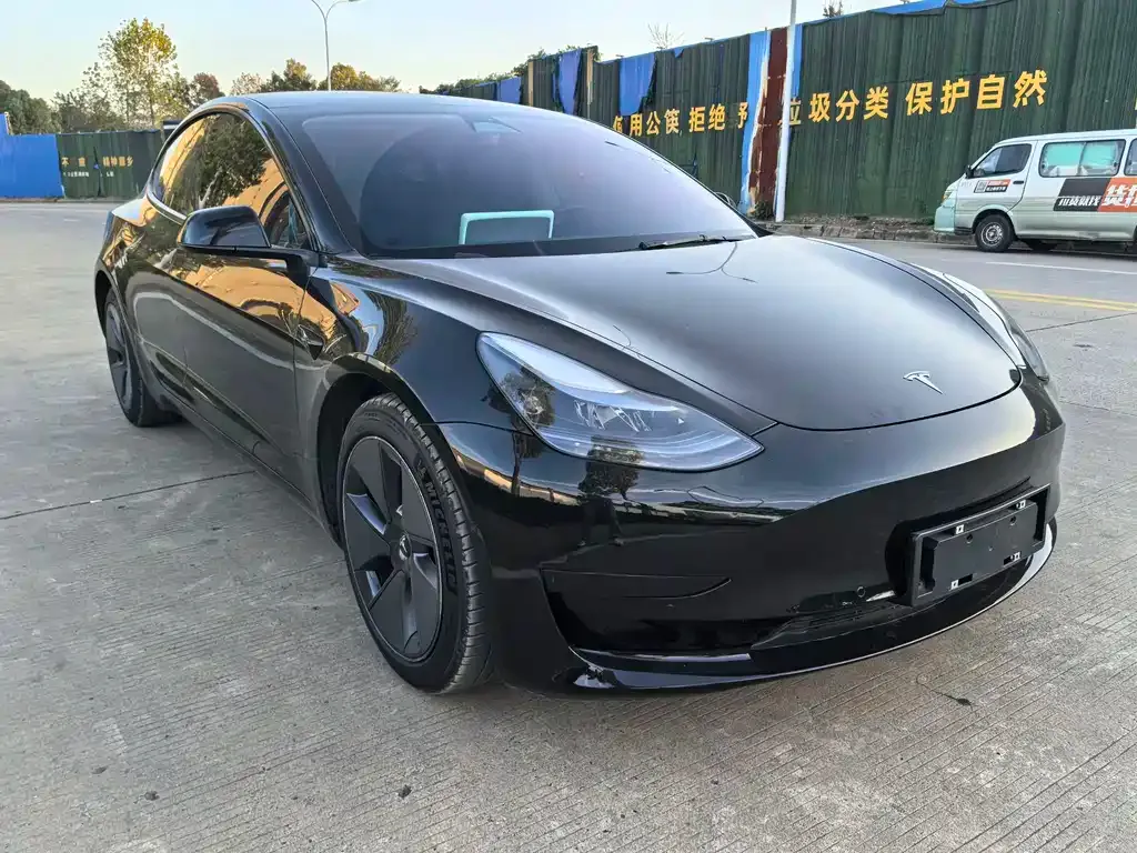 Tesla Model 3 — фото 9