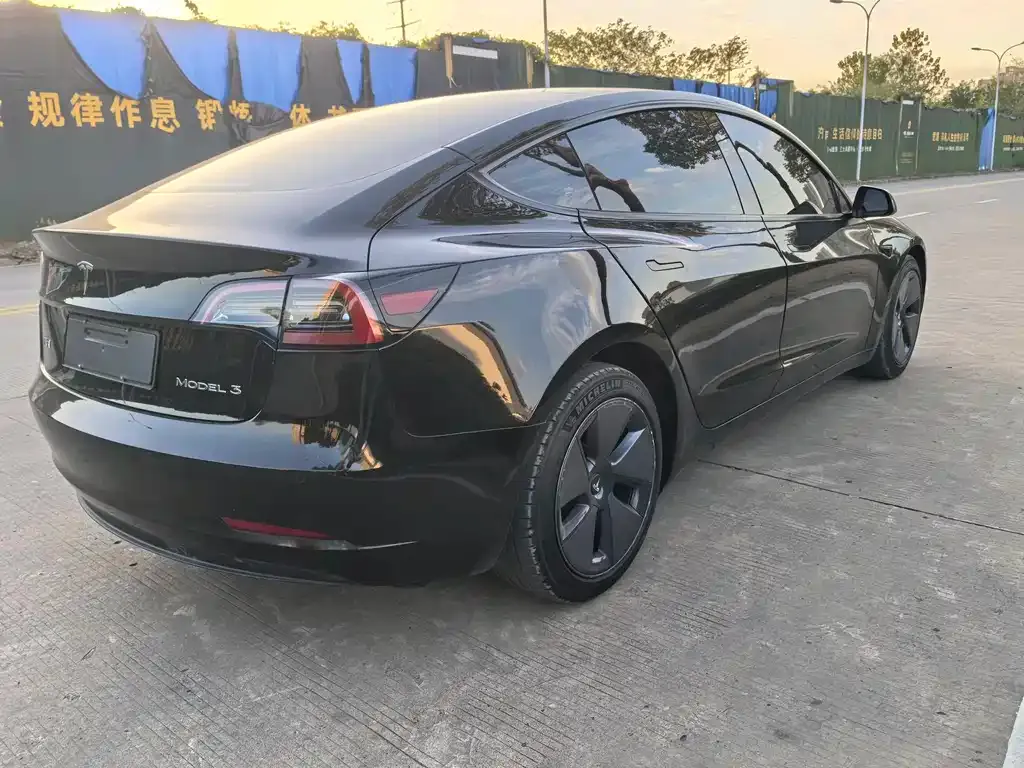 Tesla Model 3 — фото 4