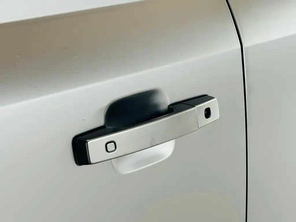 Land Rover Defender 2023 из CN, фото 5