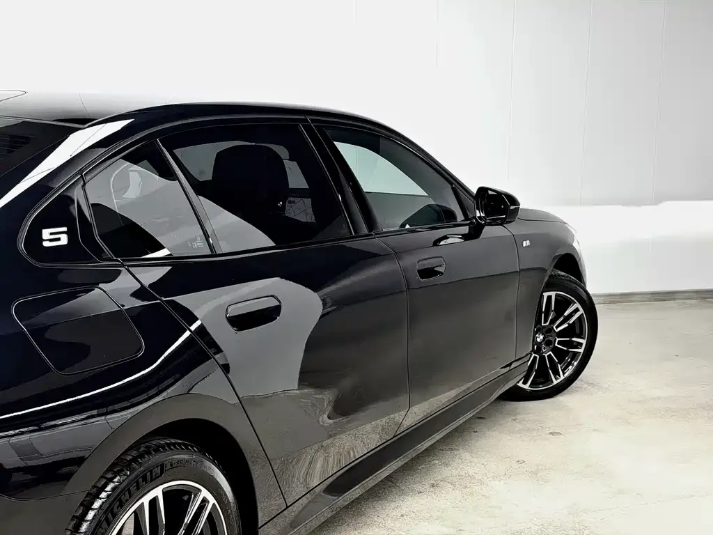BMW 5 Series 2025 из CN, фото 5
