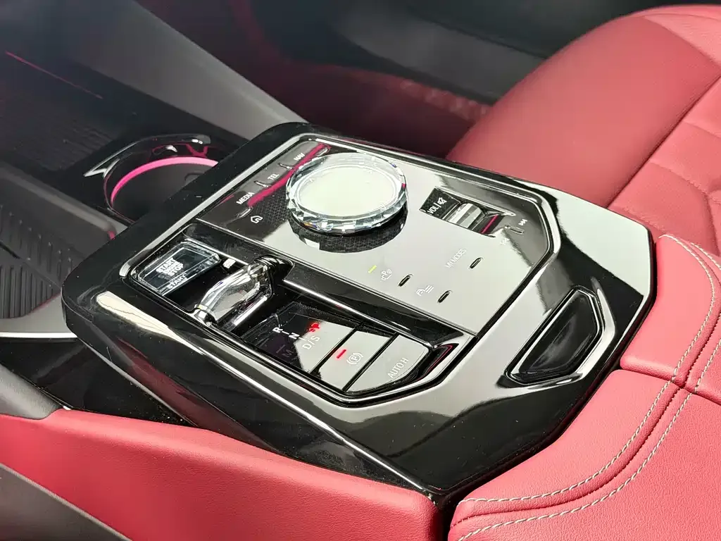 BMW 5 Series 2025 из CN, фото 9