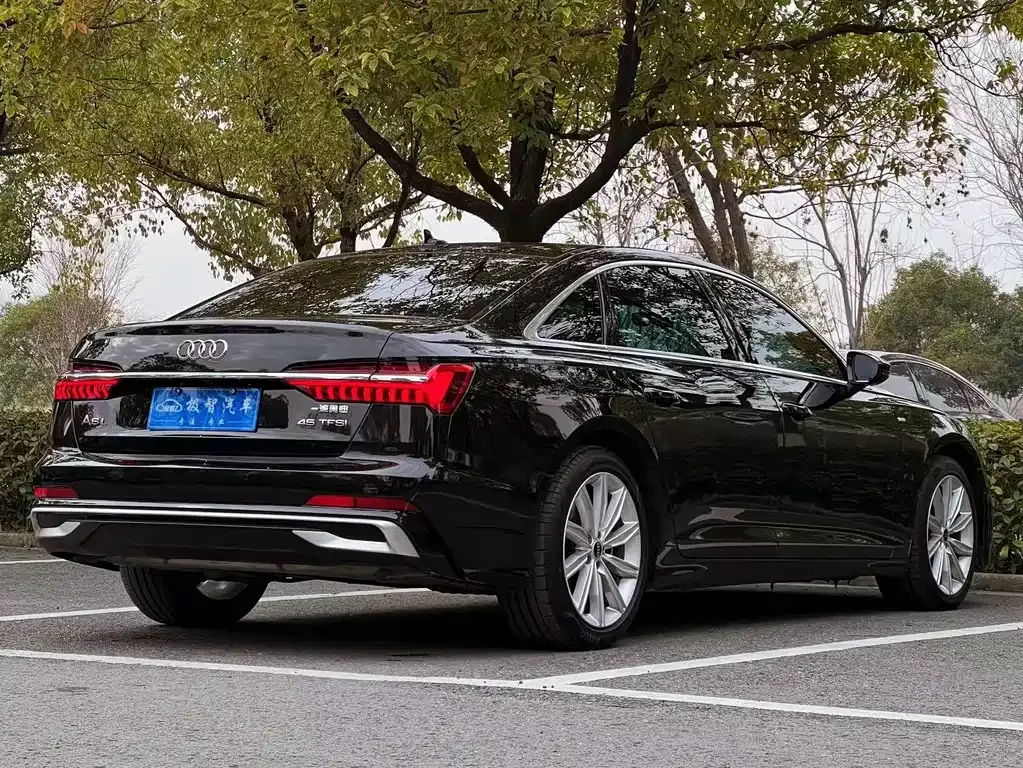 Audi A6L — фото 9