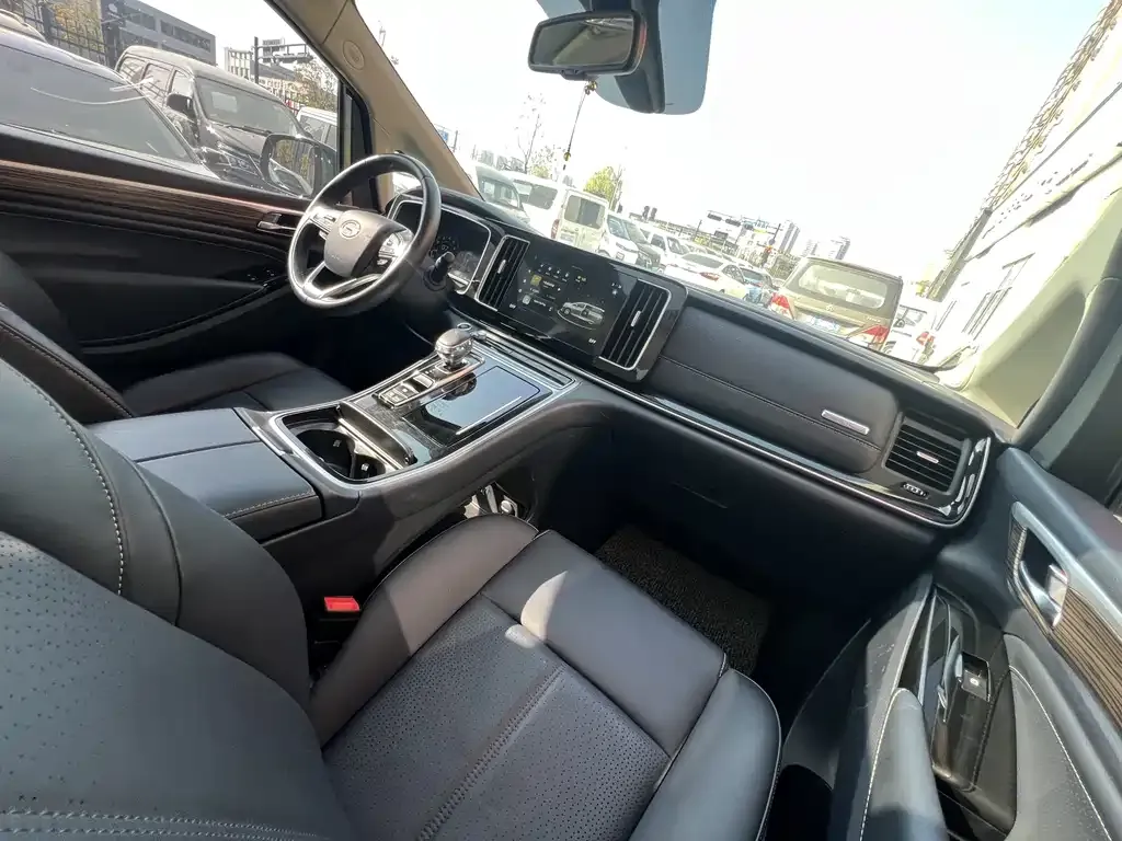 GAC Motor Trumpchi M8 — фото 10