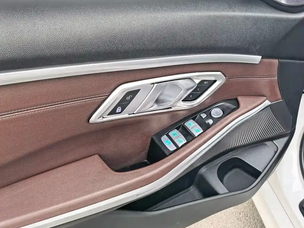 BMW 3 Series 2023 из CN, фото 10