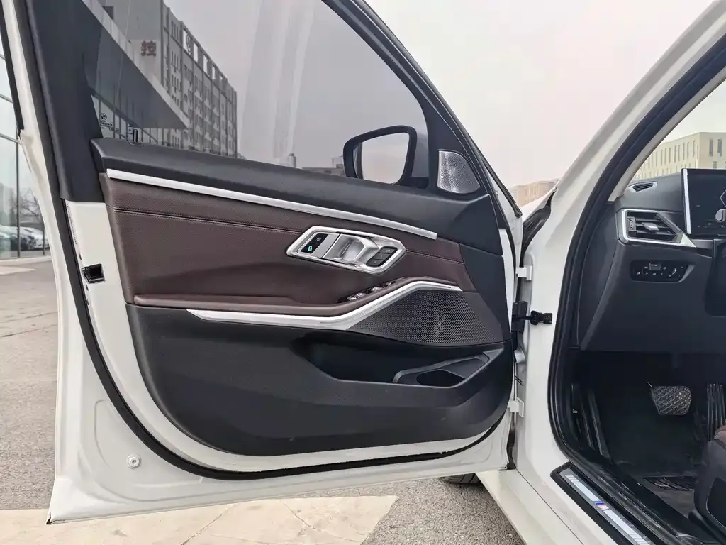 BMW 3 Series 2023 из CN, фото 3