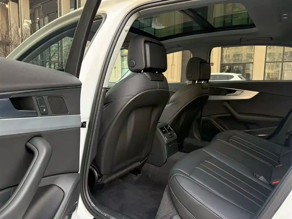 Audi A4L 2024 из CN, фото 7