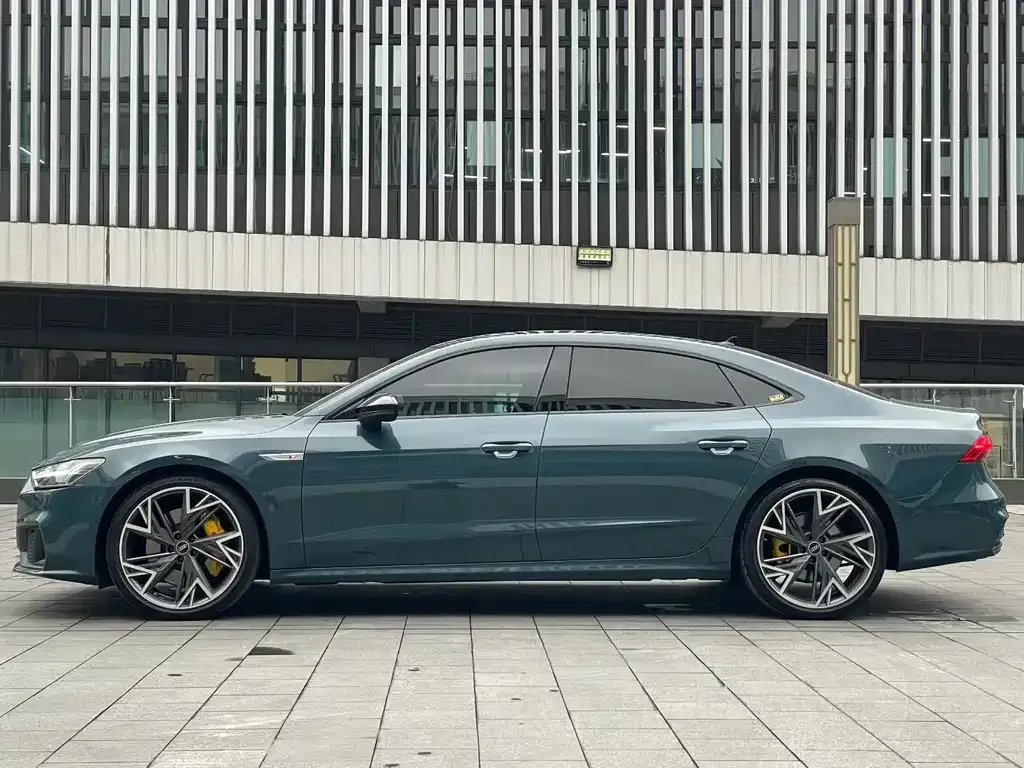 Audi A7L 2022 из CN, фото 8