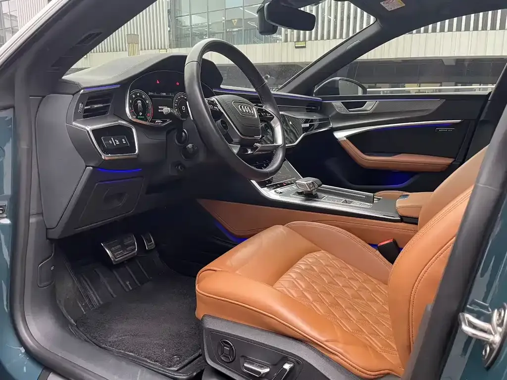 Audi A7L 2022 из CN, фото 5