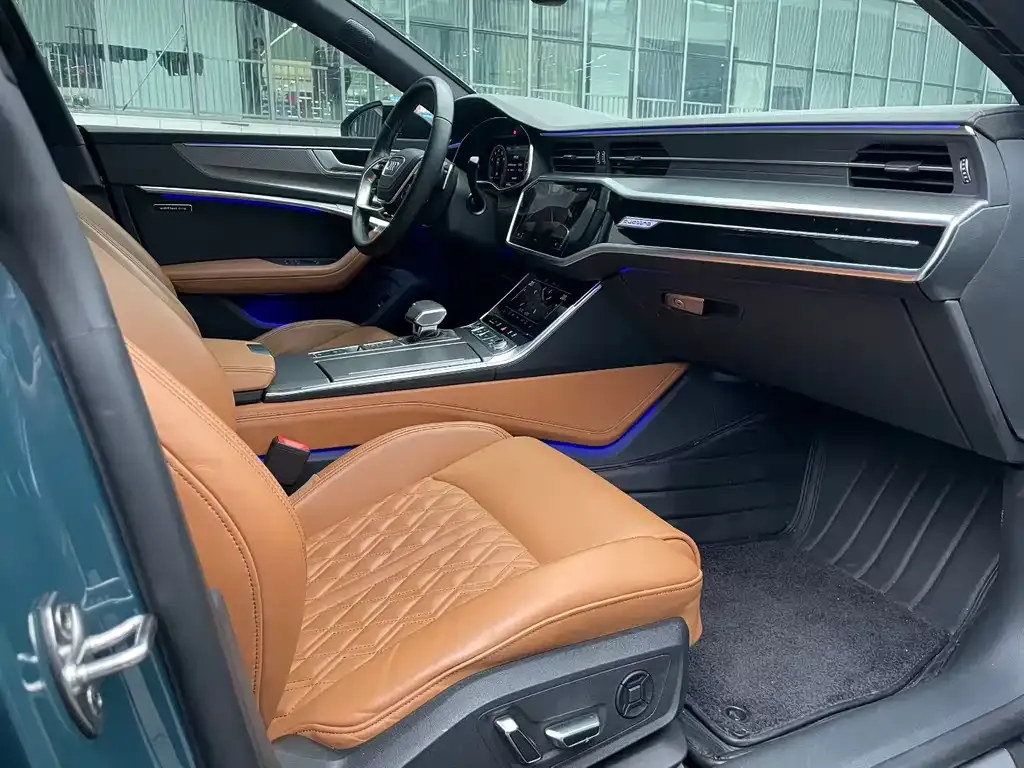 Audi A7L 2022 из CN, фото 2
