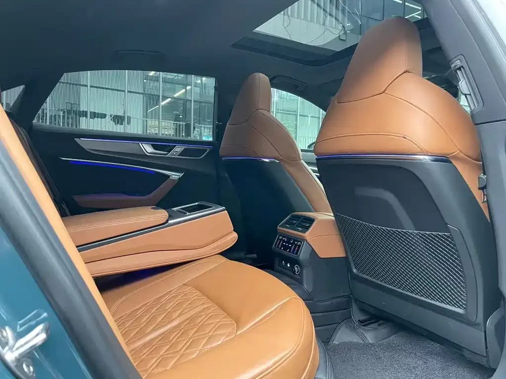 Audi A7L 2022 из CN, фото 9