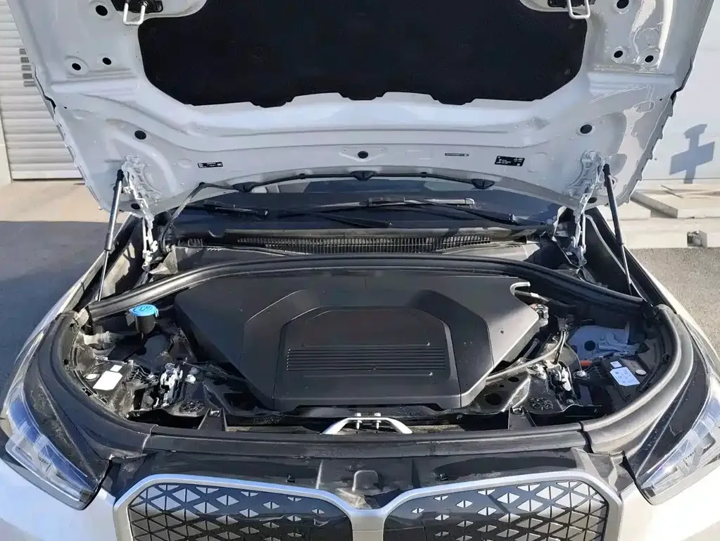 BMW iX1 2025 из CN, фото 5