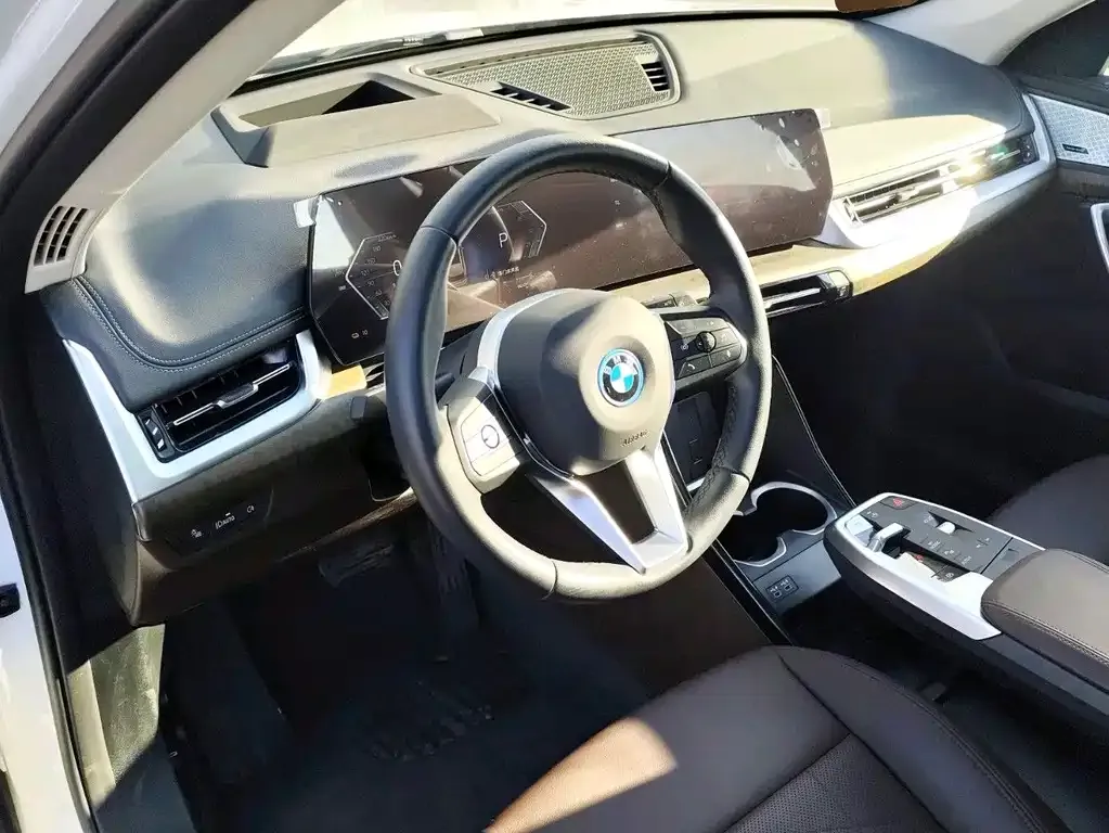 BMW iX1 2025 из CN, фото 7