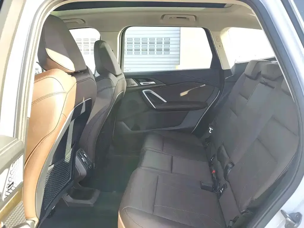 BMW iX1 2025 из CN, фото 4