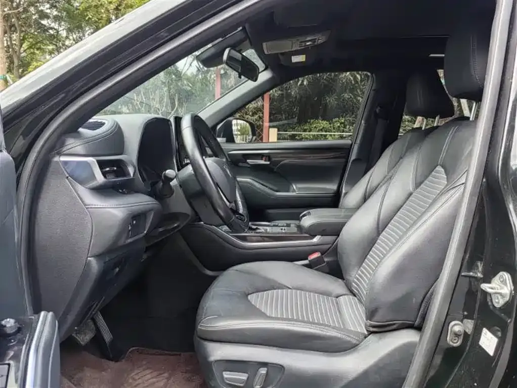 Toyota Crown Kluger 2021 из CN, фото 2