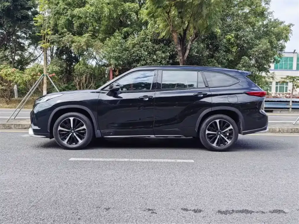 Toyota Crown Kluger 2021 из CN, фото 5