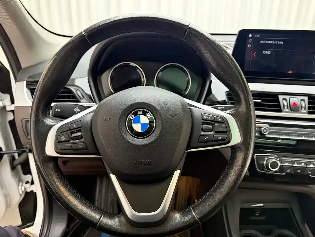 BMW X1 — фото 9