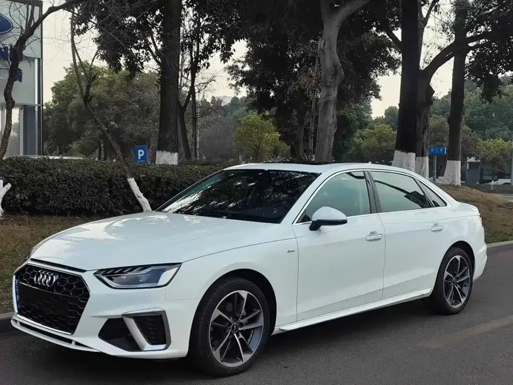 Audi A4L 2023 из CN, фото 1