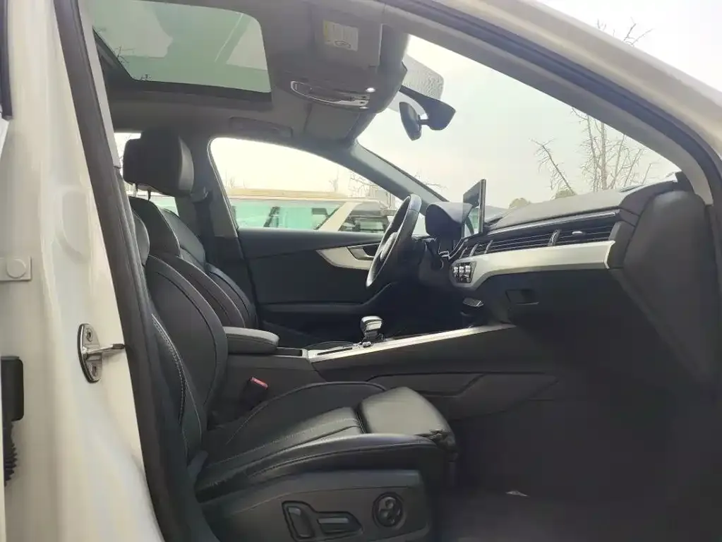 Audi A4L 2023 из CN, фото 4