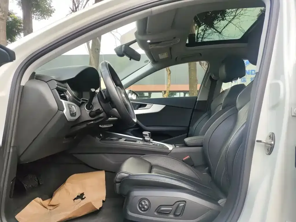 Audi A4L 2023 из CN, фото 6