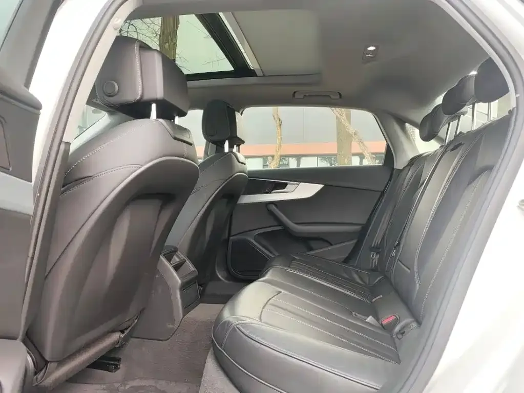 Audi A4L 2023 из CN, фото 9