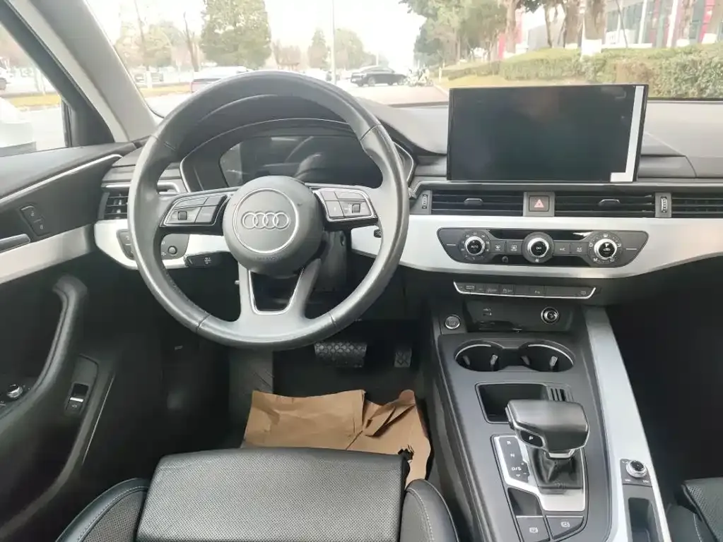 Audi A4L 2023 из CN, фото 10