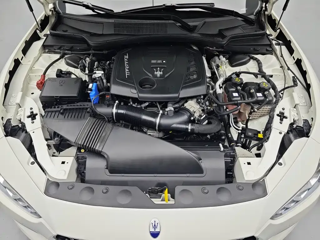 Maserati Ghibli — фото 10