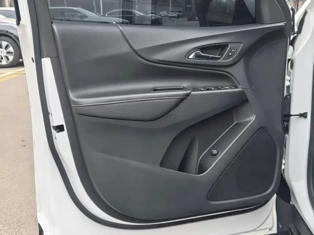 Chevrolet Equinox 2021 из CN, фото 4
