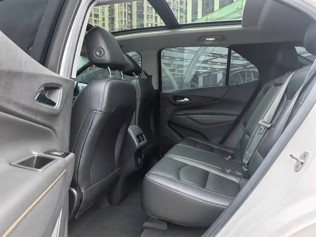 Chevrolet Equinox 2021 из CN, фото 2