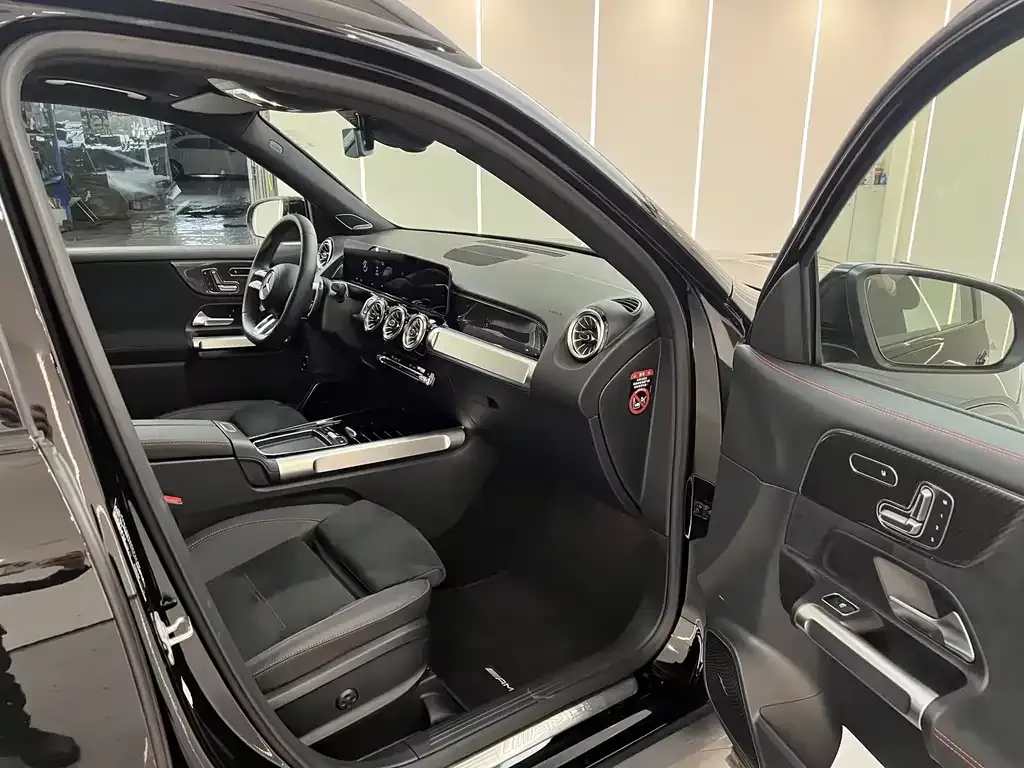 Mercedes-Benz GLB AMG — фото 6