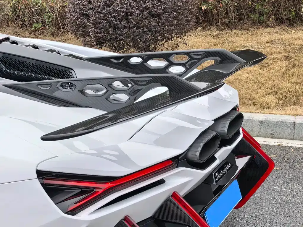 Lamborghini Revuelto 2025 из CN, фото 9
