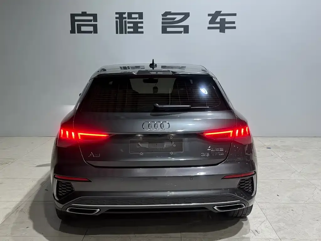 Audi A3 2023 из CN, фото 2
