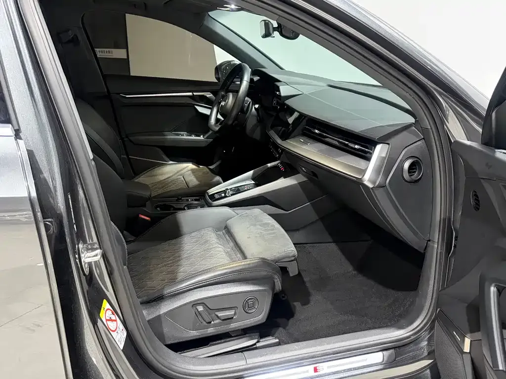 Audi A3 2023 из CN, фото 10