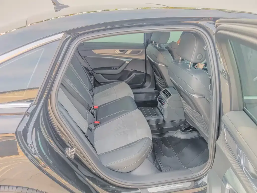 Audi A6L 2024 из CN, фото 5
