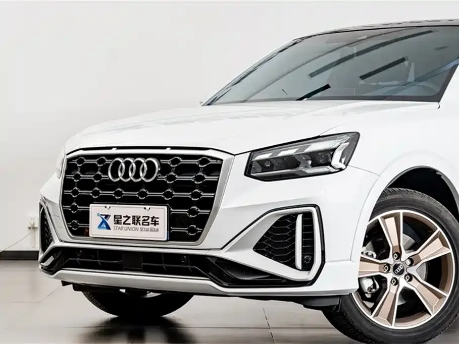 Audi Q2L — фото 9