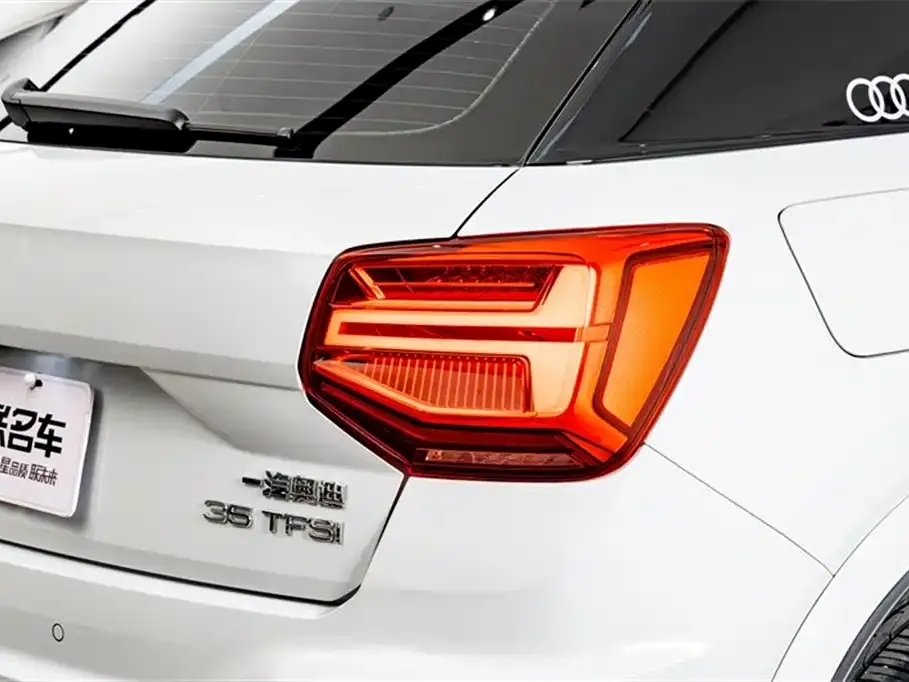 Audi Q2L — фото 10