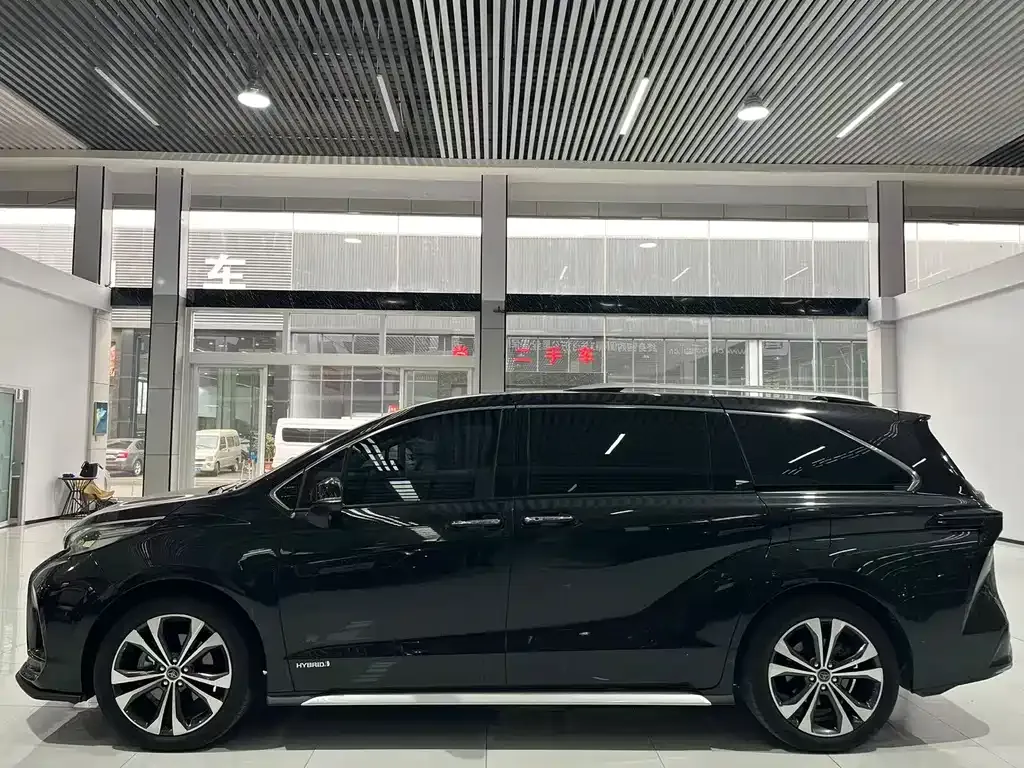Toyota Granvia 2023 из CN, фото 7