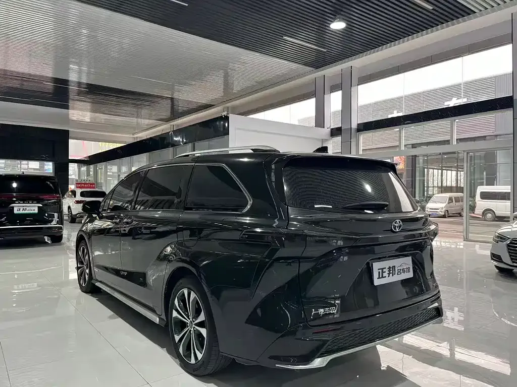 Toyota Granvia 2023 из CN, фото 4