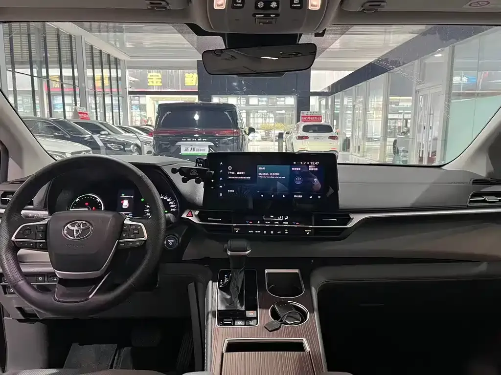 Toyota Granvia 2023 из CN, фото 2