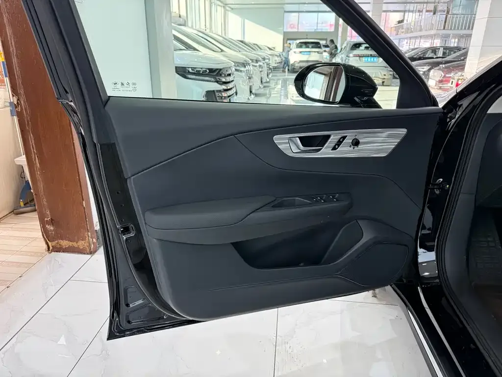 Hongqi E-QM5 2024 из CN, фото 8
