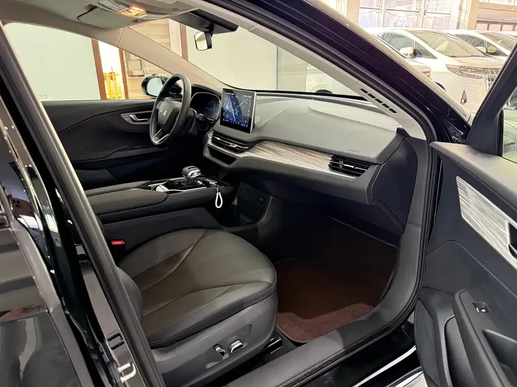 Hongqi E-QM5 2024 из CN, фото 7