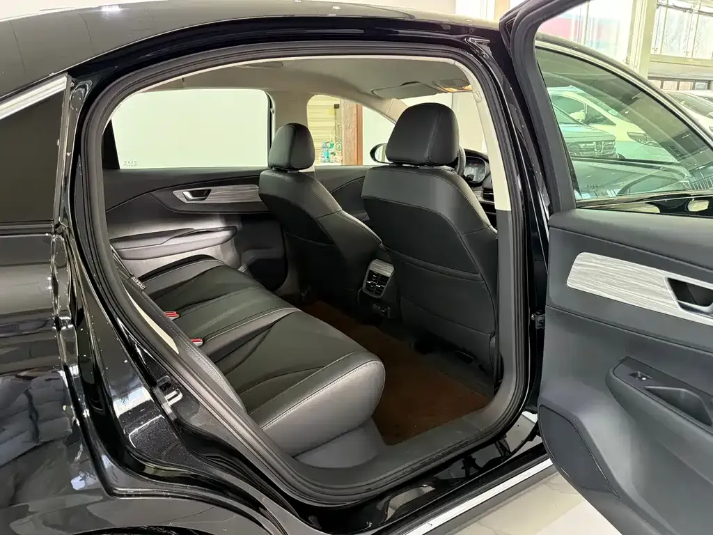 Hongqi E-QM5 2024 из CN, фото 10