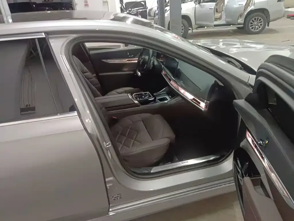 BMW 7 Series 2023 из CN, фото 6