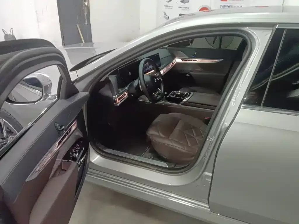 BMW 7 Series 2023 из CN, фото 5