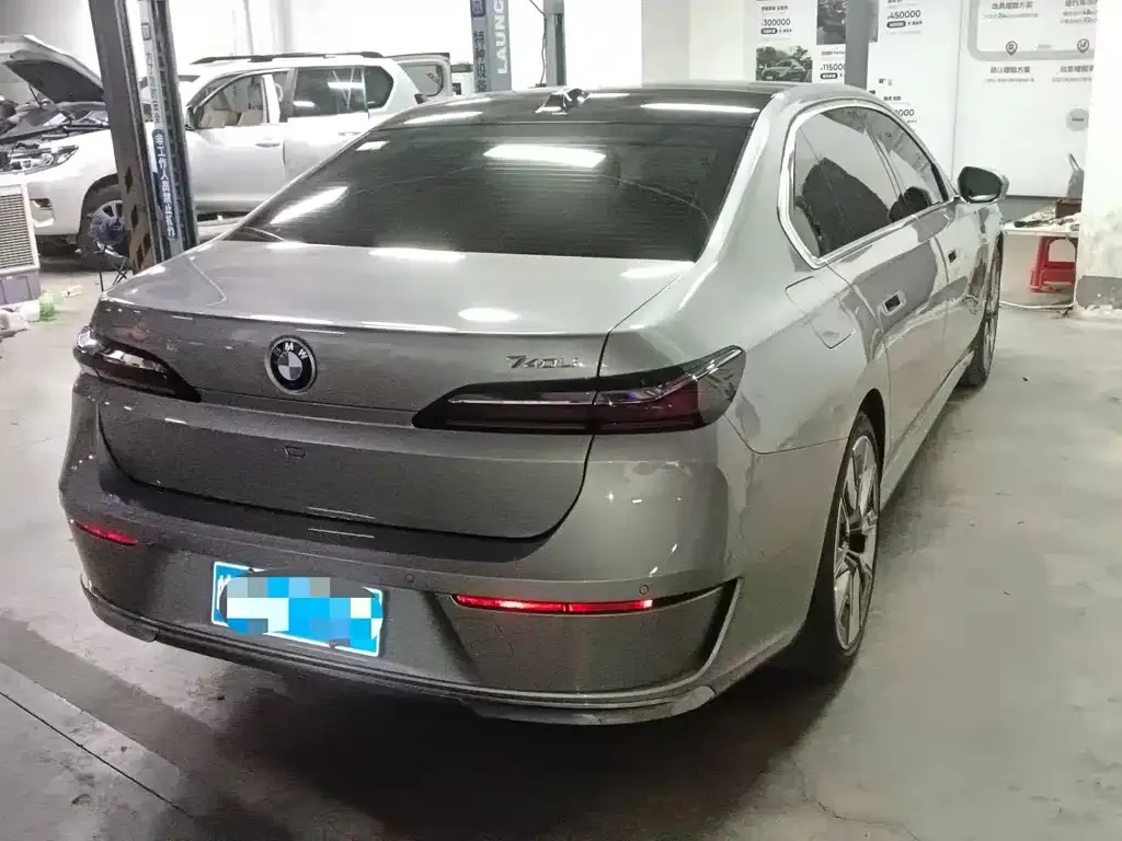 BMW 7 Series 2023 из CN, фото 8