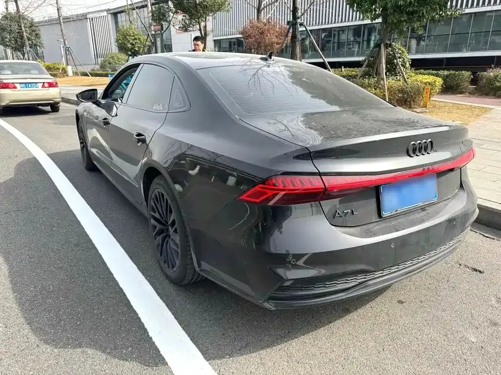 Audi A7L 2023 из CN, фото 9