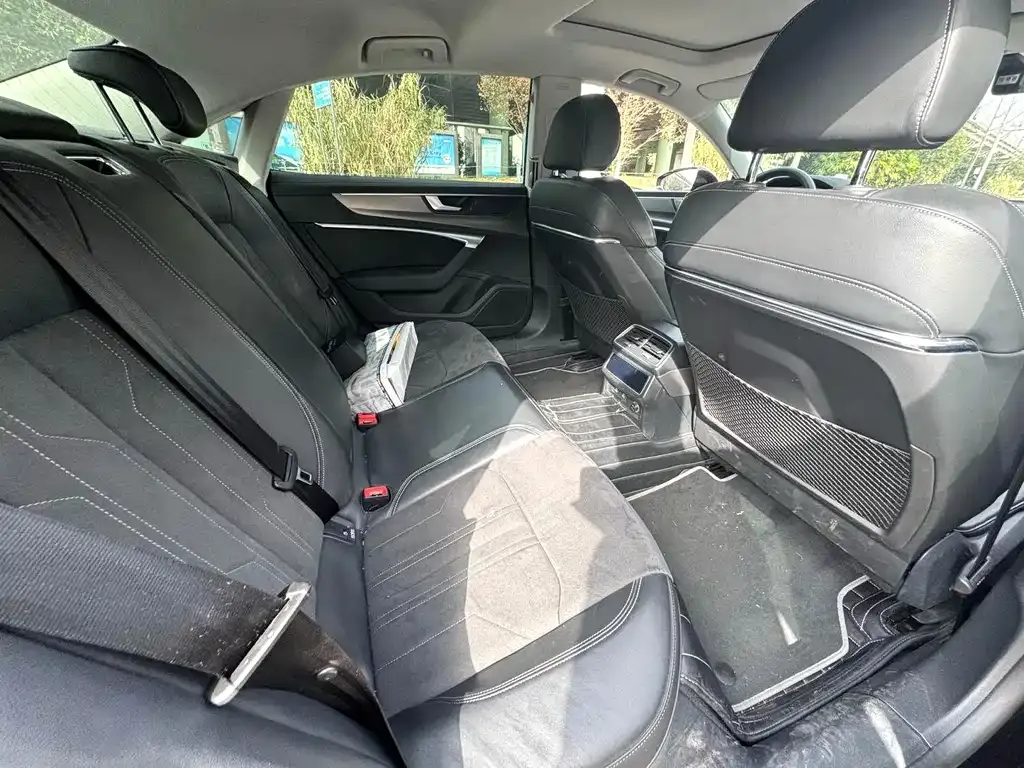 Audi A7L 2023 из CN, фото 8