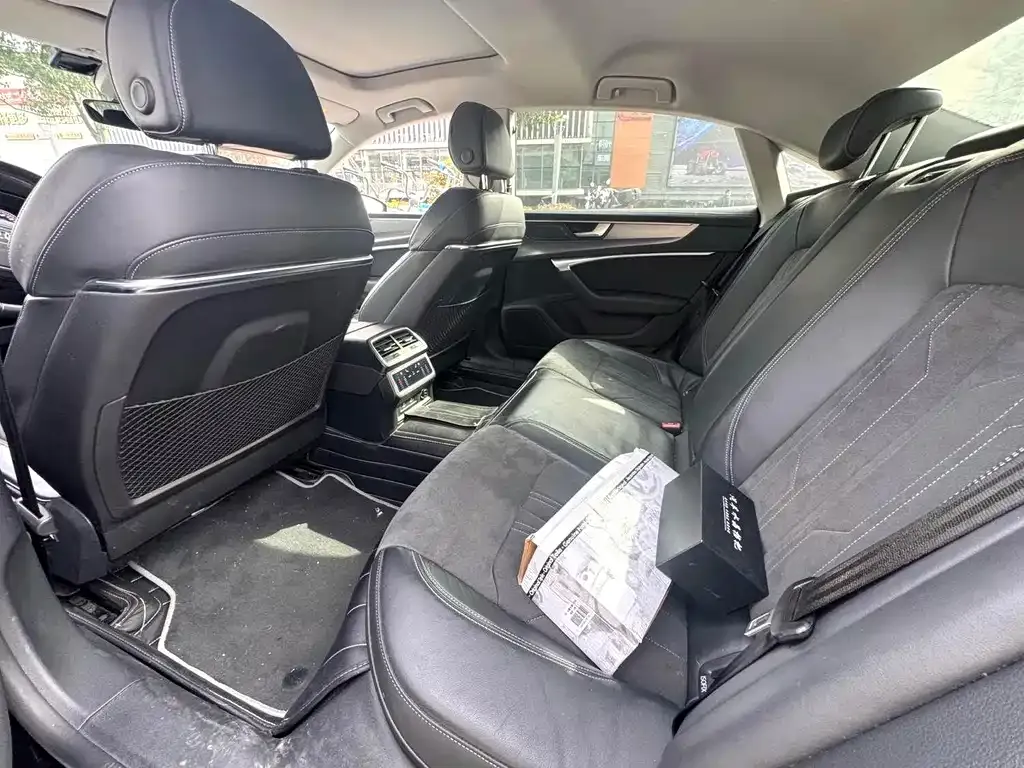 Audi A7L 2023 из CN, фото 7