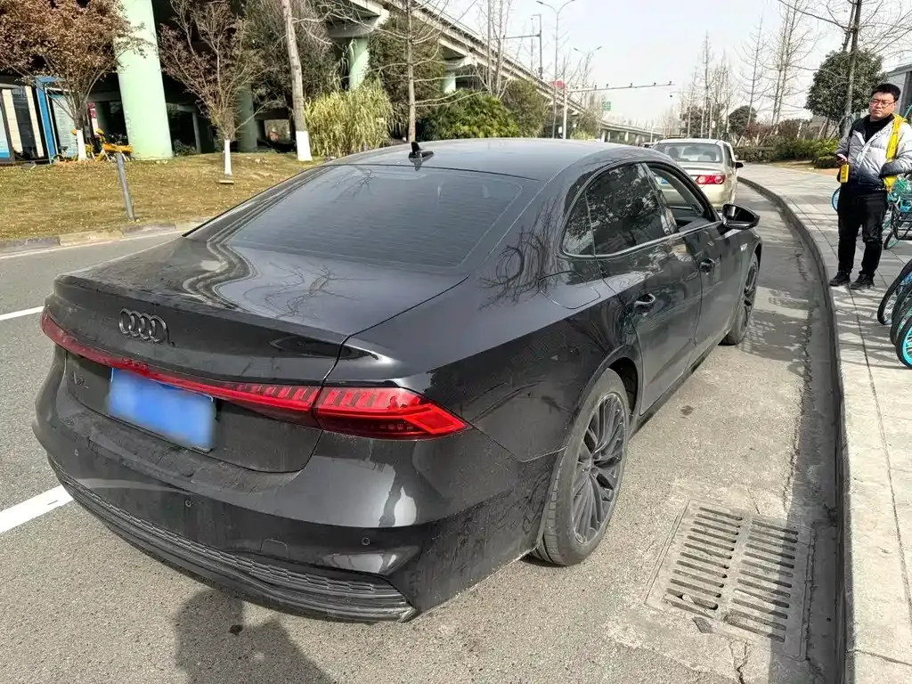 Audi A7L 2023 из CN, фото 4