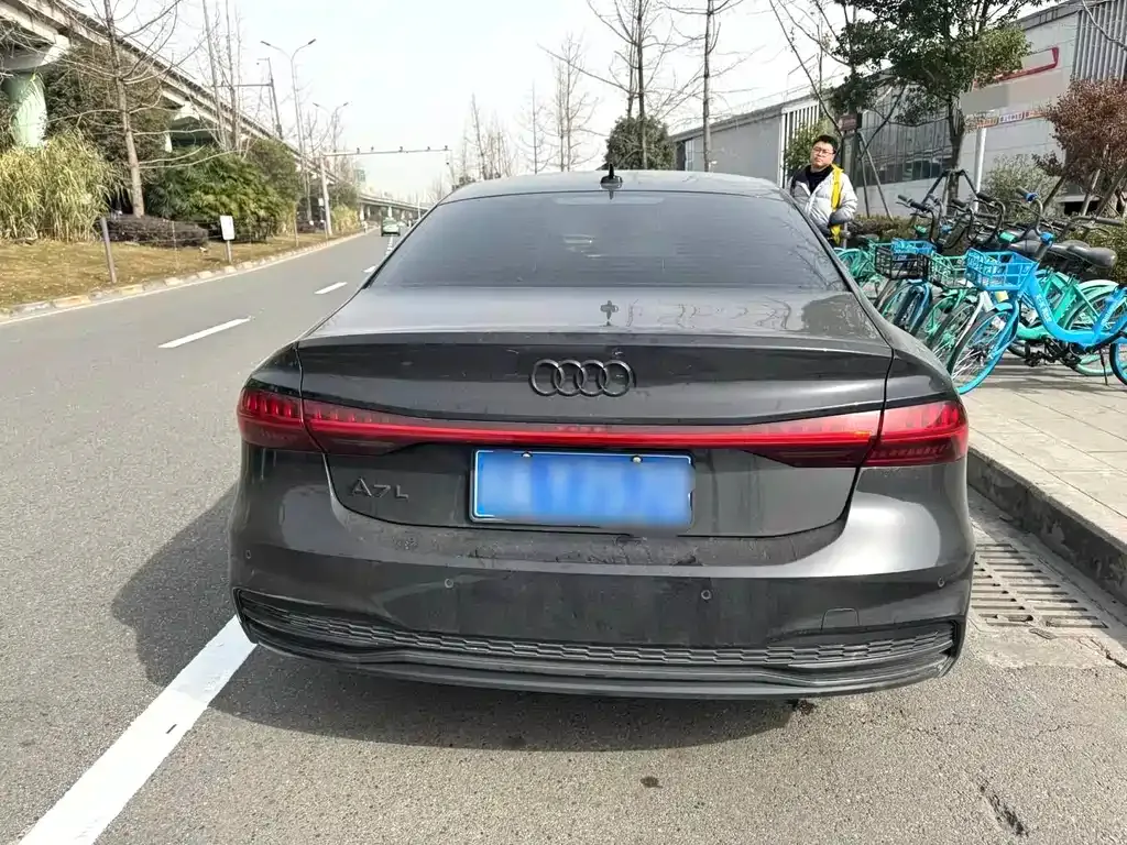 Audi A7L 2023 из CN, фото 3
