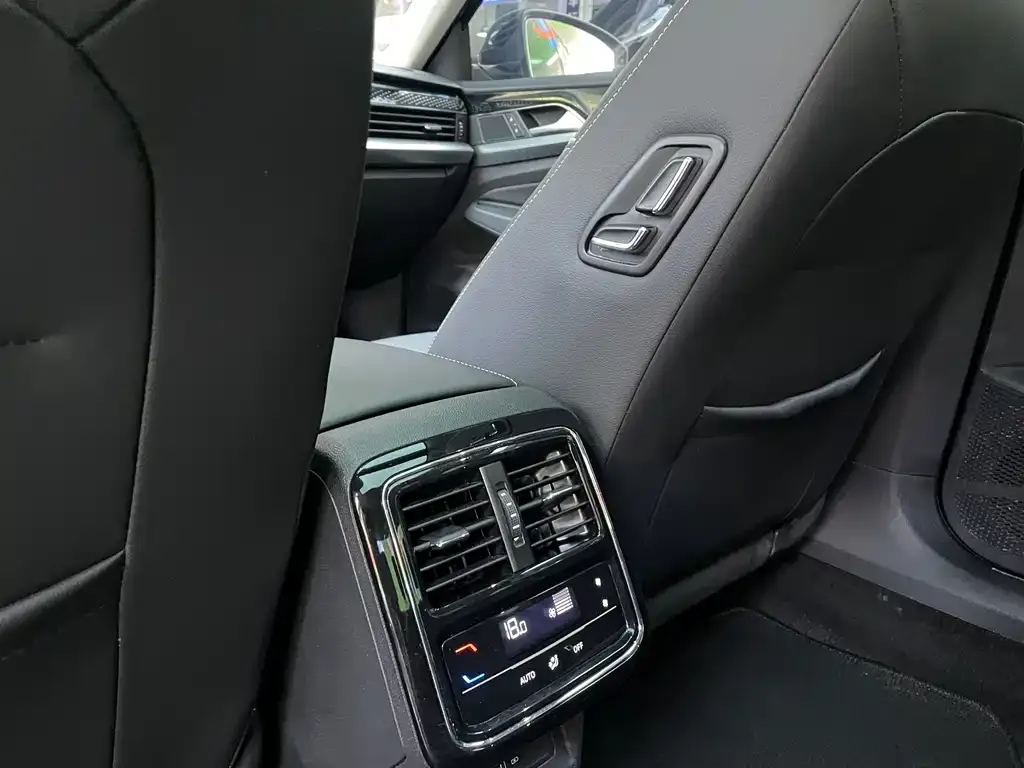 Volkswagen Passat 2024 из CN, фото 3